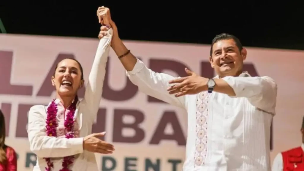 Hay que seguir convenciendo conciencias, hay que conquistar corazones: Claudia Sheinbaum hace llamado a seguir formando Comités de Defensa de la 4T desde Acatlán de Osorio, Puebla