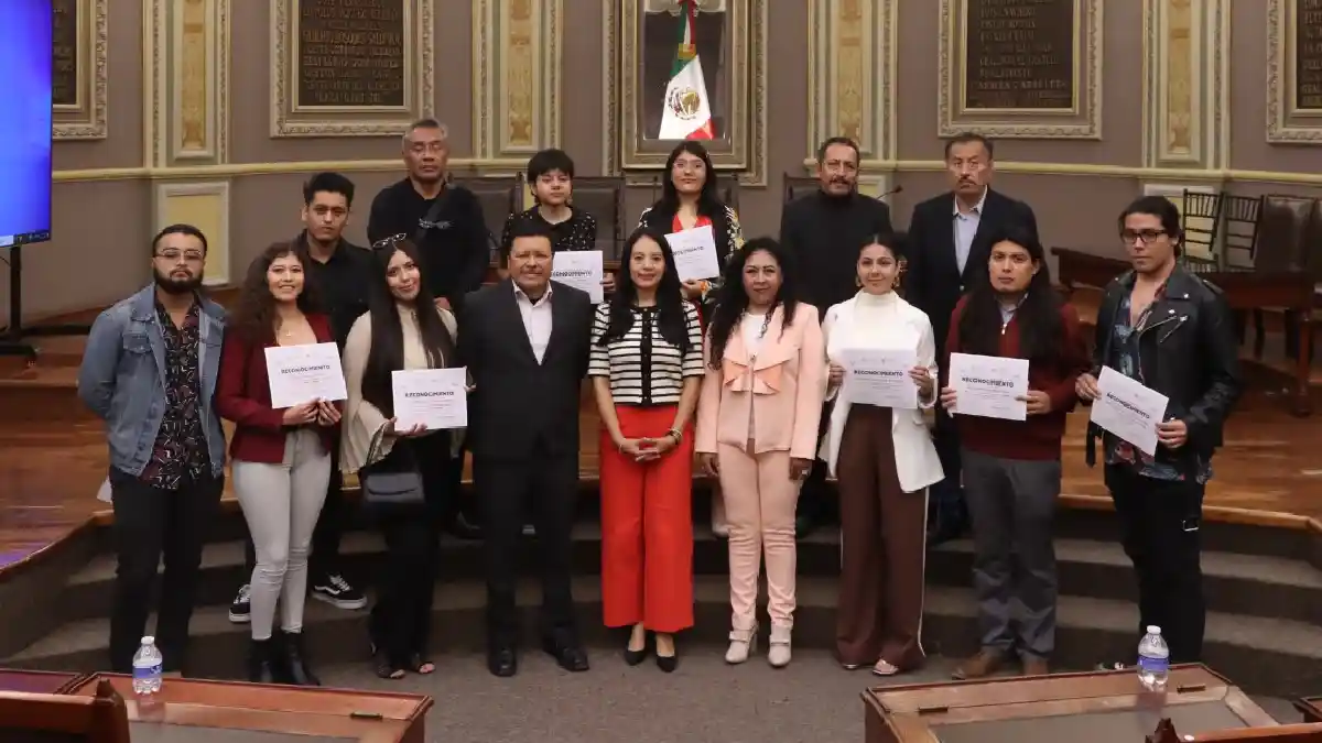 Entrega Voluntariado del Congreso del Estado reconocimientos a alumnos del Instituto de Artes Visuales