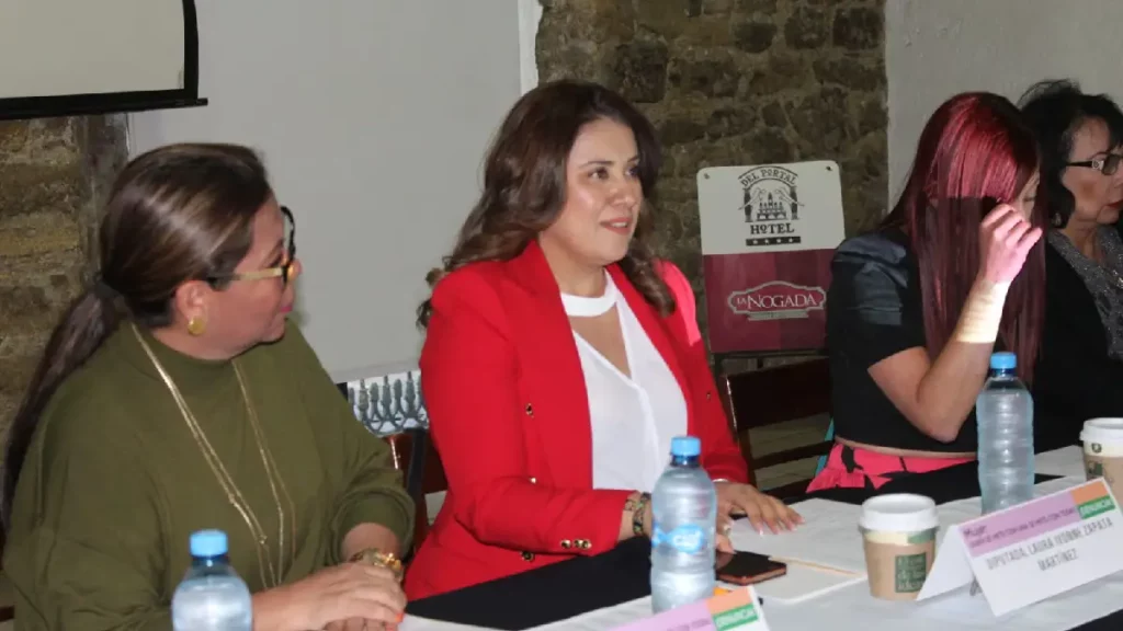Preside diputada Laura Zapata foro para la presentación de la Vitrina Social