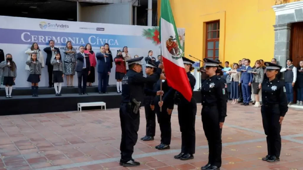 El Ayuntamiento de San Andrés Cholula celebró la Ceremonia Cívica del mes de diciembre