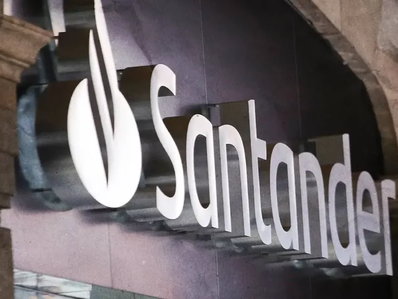 Delincuente robó un banco Santander en Puebla, se lleva 80 mil pesos