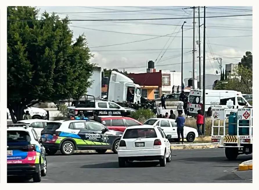 Persecución de tráiler robado deja dos detenidos y un policía herido en Periférico Ecológico