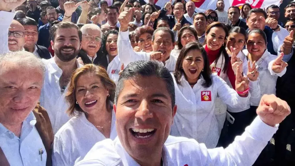 Eduardo Rivera se registra como precandidato por el PSI