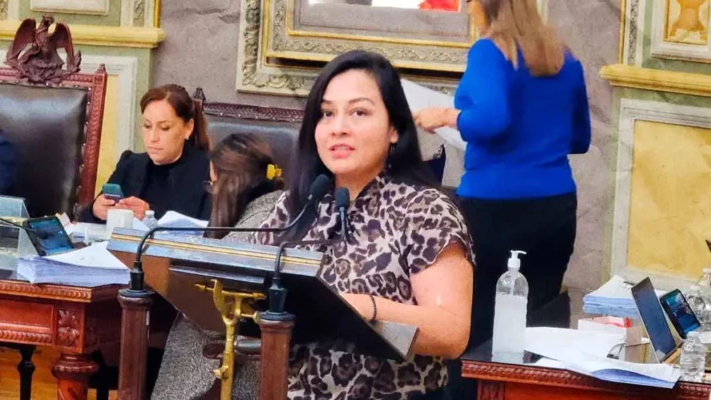 Liz Minto presenta decreto para eliminar el cableado aéreo en los Pueblos Mágicos
