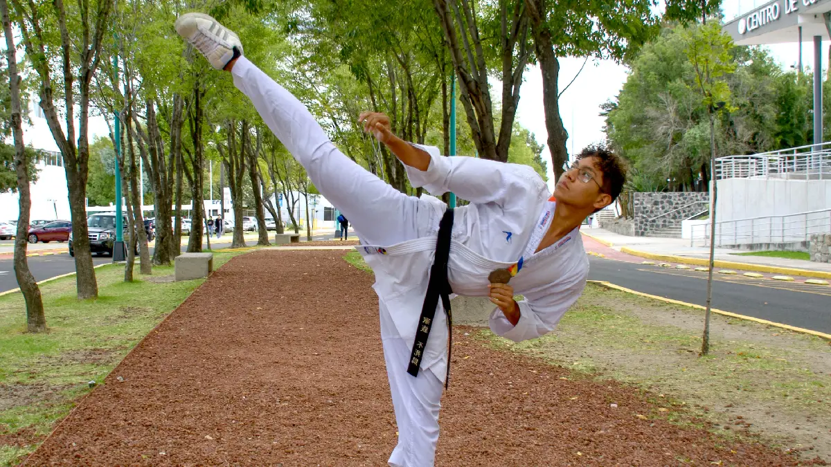 Preparatoriano BUAP gana medalla de plata en Juegos Deportivos Escolares Centroamericanos y del Caribe 2023