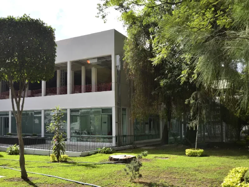 Rectora Lilia Cedillo Ramírez supervisa ampliación de clínicas de la Facultad de Estomatología