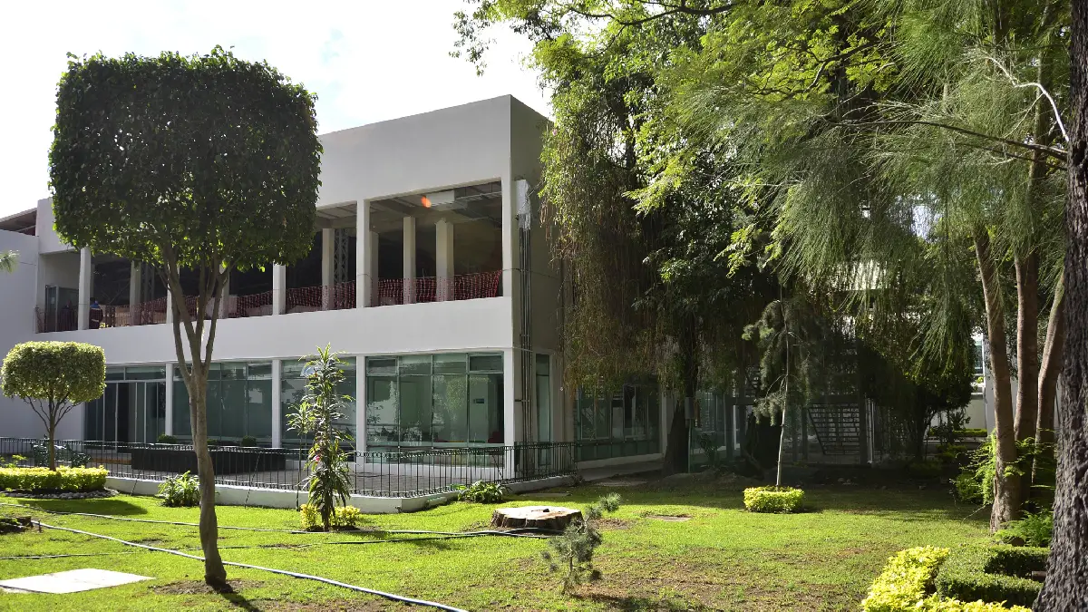 Rectora Lilia Cedillo Ramírez supervisa ampliación de clínicas de la Facultad de Estomatología
