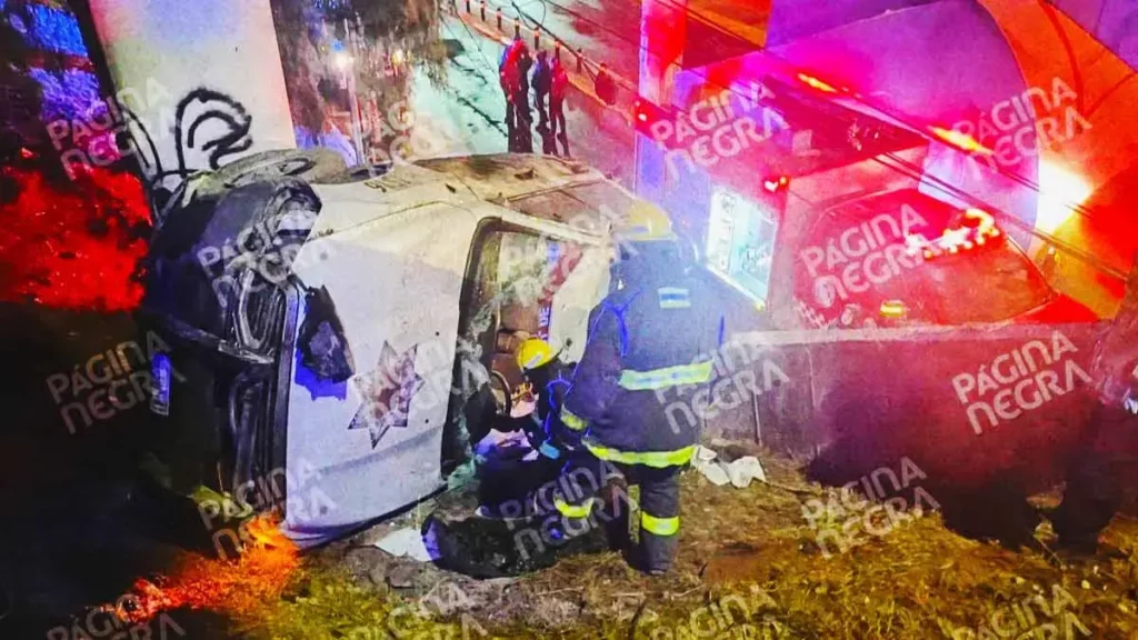 Policía estatal resulta herido por volcadura de patrulla en San Andrés Cholula
