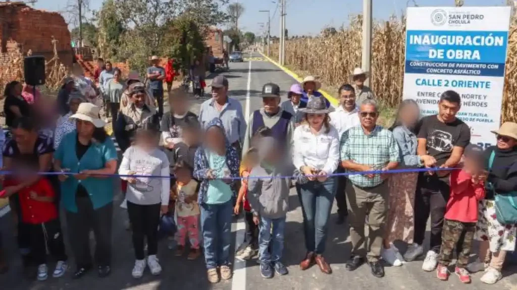 Responde Paola Angon a familias de Tlautla con la pavimentación de la Calle 2 Ote