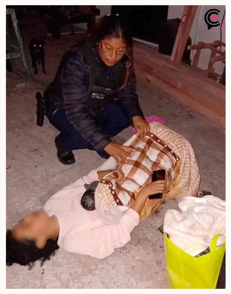 Policías auxilian a mujer en labor de parto en Puebla