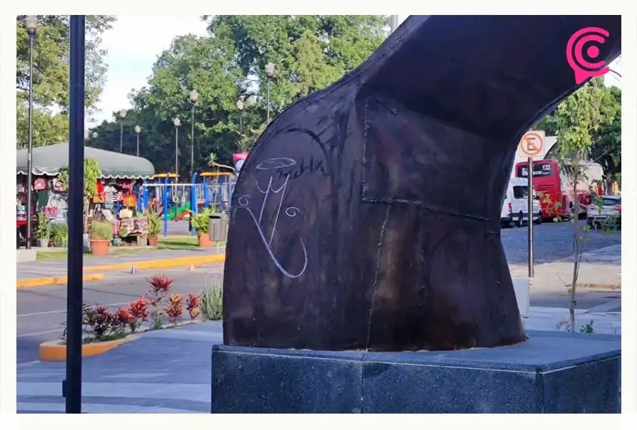 A cuatro meses de inaugurada, estatua del Parque del Migrante en Analco luce vandalizada