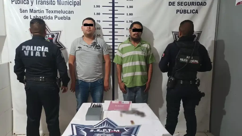 Por privación de la libertad a un chofer de tráiler y delitos contra las vías de comunicación, detienen a dos en Texmelucan