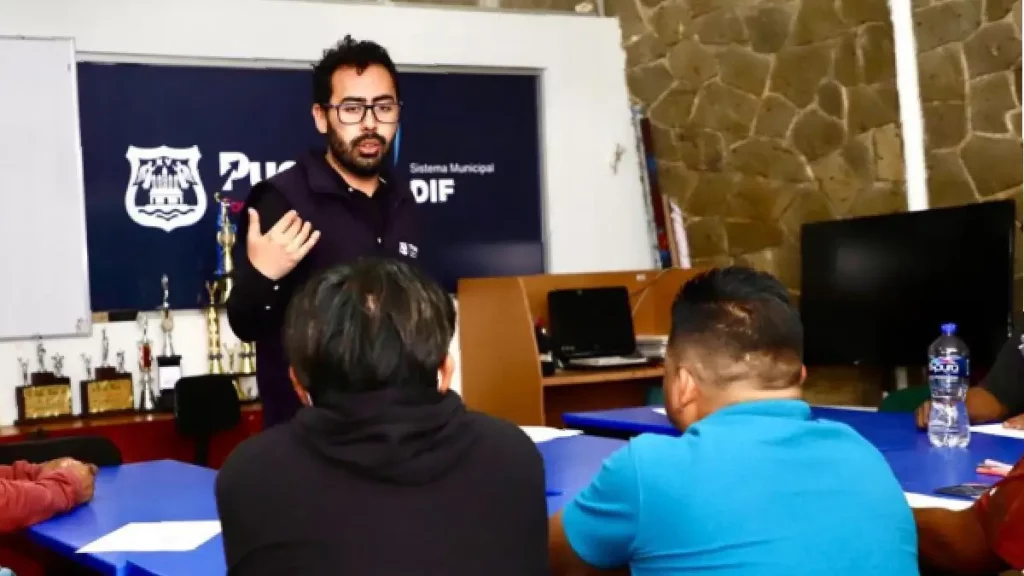 SMDIF promueve nuevas masculinidades con taller "Hombres sin violencia"