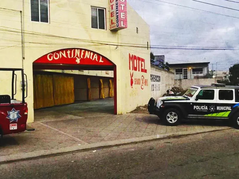 Hallan a migrantes en motel de Puebla