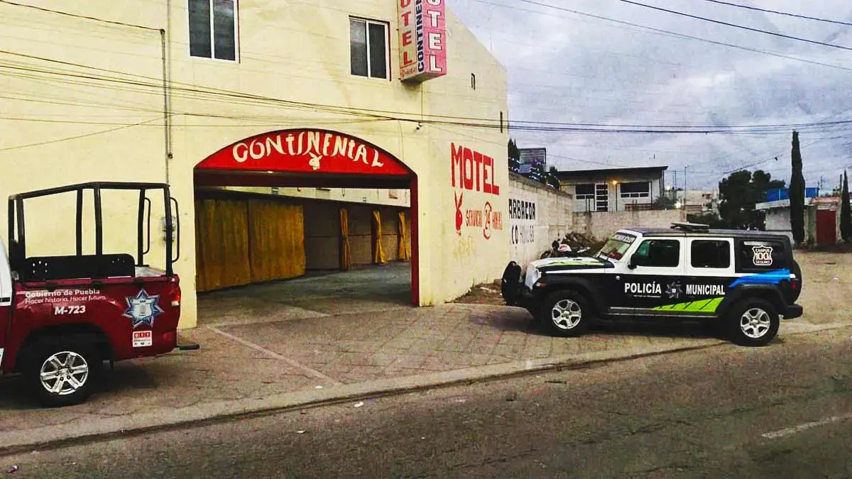 Hallan a migrantes en motel de Puebla