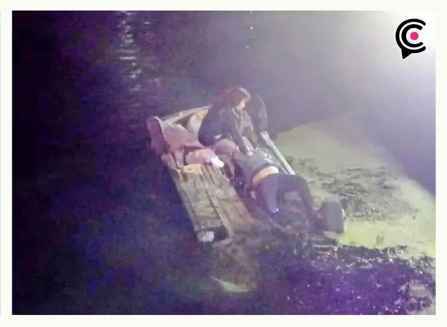 Auto volcó y cayó a una laguna en Chignahuapan; dos personas resultaron heridas