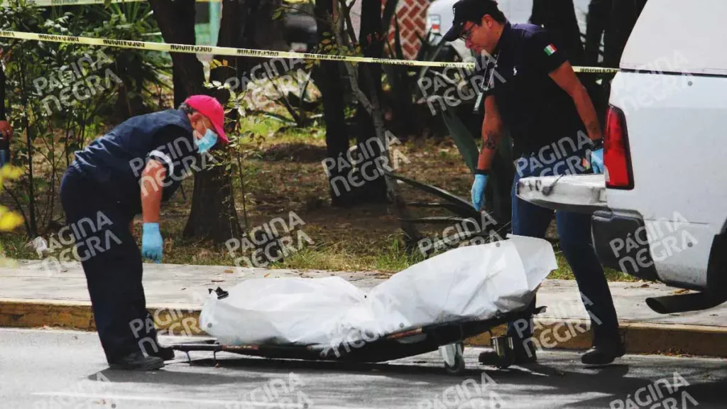 Abandonan cadáver con signos de violencia en la colonia Ciudad Satélite Magisterial en Puebla