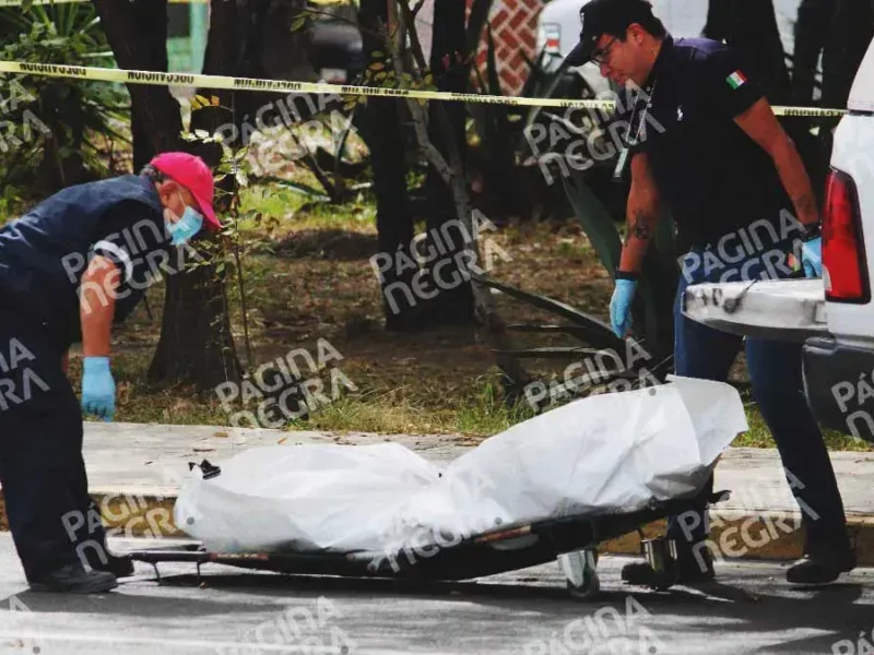 Abandonan cadáver con signos de violencia en la colonia Ciudad Satélite Magisterial en Puebla