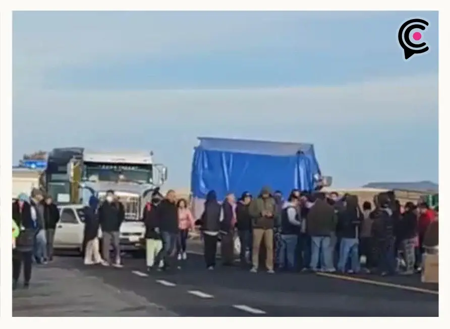 Tianguistas de Ciudad Serdán bloquean la carretera El Seco-Esperanza