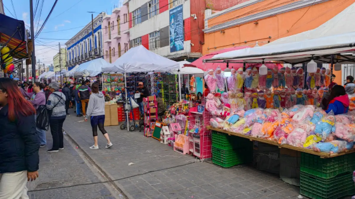 Por temporada de Reyes Magos, Ayuntamiento de Puebla despliega operativo de ordenamiento de jugueteros
