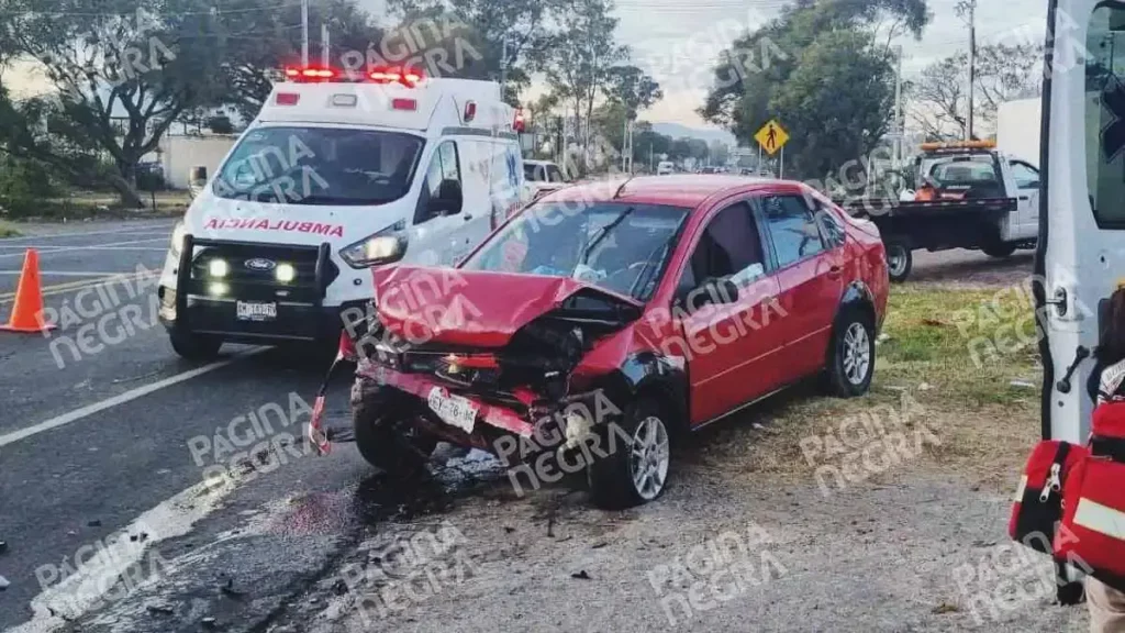 Hombre muere prensado tras choque frontal en la carretera Puebla-Atlixco