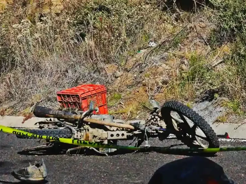 Motociclista muere tras derrapar en el libramiento Icatep-UTIM en Izúcar de Matamoros