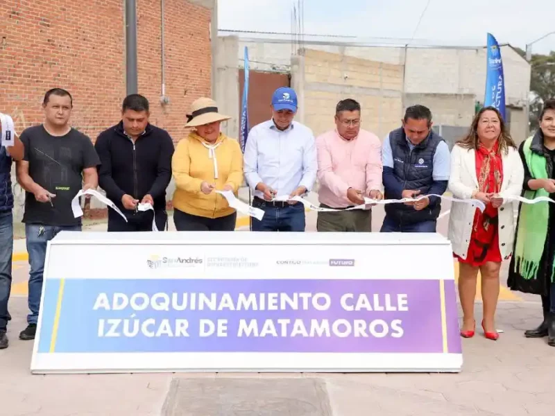 Entrega Mundo Tlatehui adoquinamiento de Calle Izúcar de Matamoros en San Francisco Acatepec