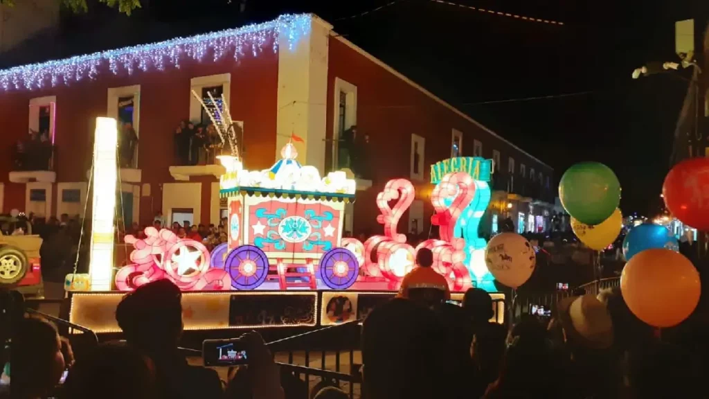 Llegan los Reyes Magos al pueblo mágico de Atlixco ante la presencia de 50 mil personas