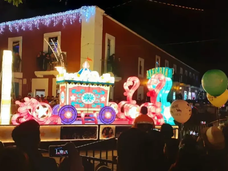 Llegan los Reyes Magos al pueblo mágico de Atlixco ante la presencia de 50 mil personas