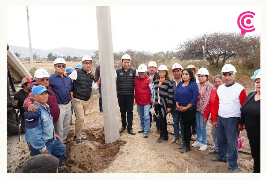 José Huerta Espinoza cumple compromiso de electrificación en San Bartolomé Hueyapan