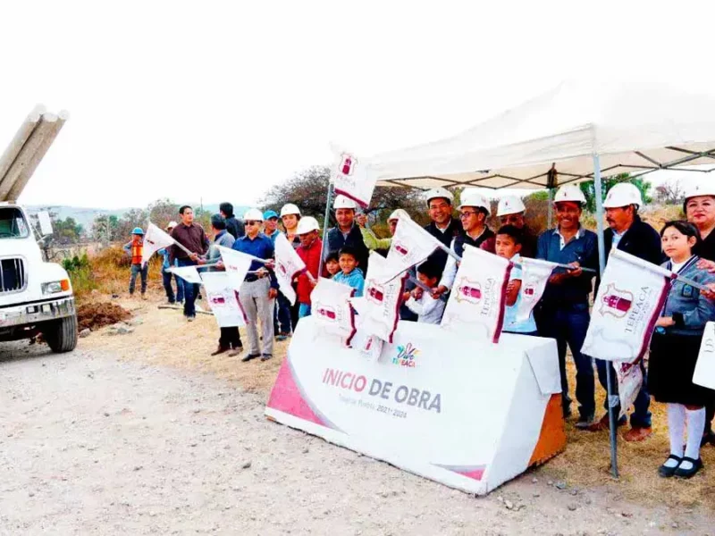 José Huerta Espinoza cumple compromiso de electrificación en San Bartolomé Hueyapan