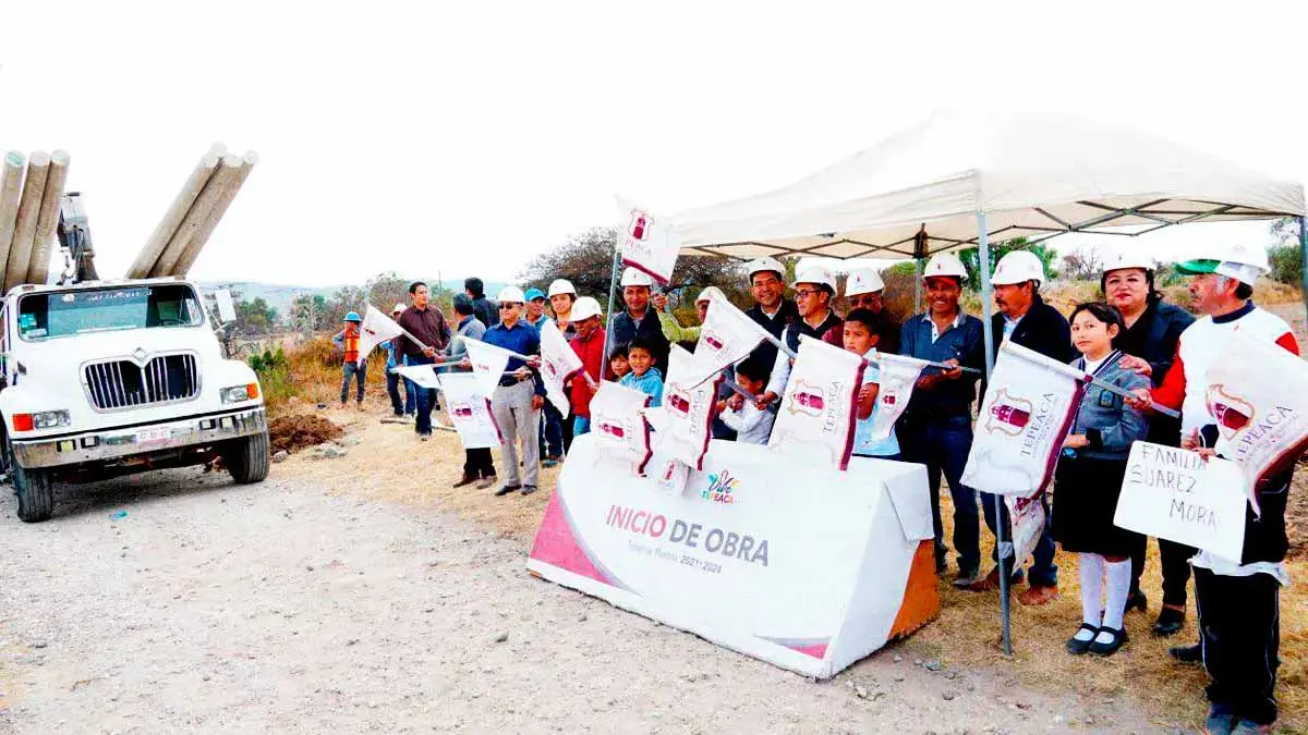 José Huerta Espinoza cumple compromiso de electrificación en San Bartolomé Hueyapan