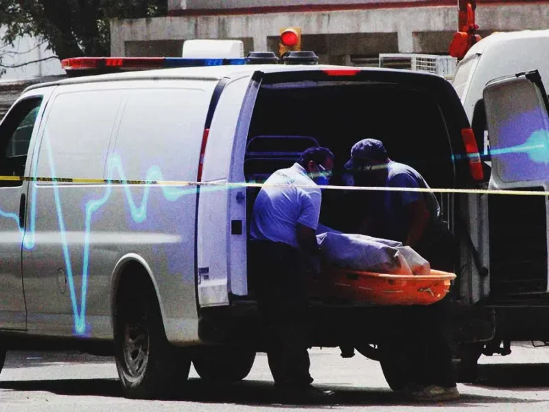 Adulto mayor murió por infarto dentro de su auto en Xochimehuacan, Puebla