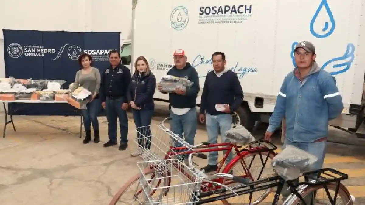 Entrega Paola Angon uniformes y equipos a personal de SOSAPACH