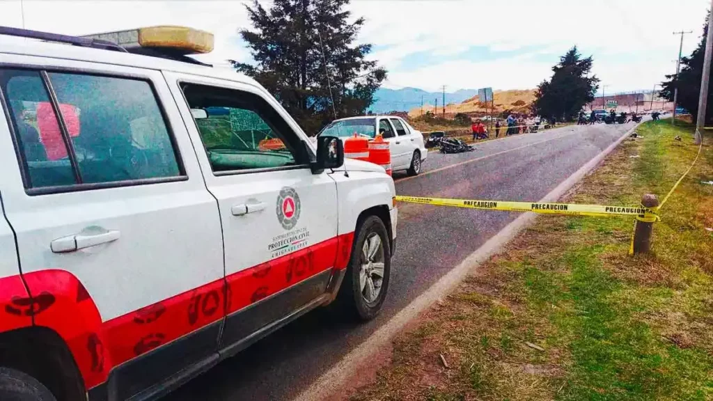 Una mujer muerta y un herido dejó choque de motocicleta y auto en Chignahuapan