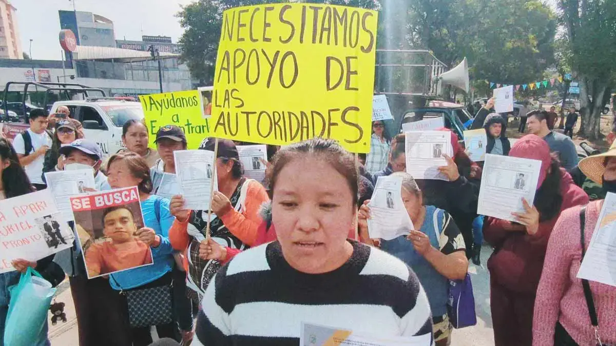 Familiares de Uriel García Peralta se manifiestan afuera de la Fiscalía de Puebla; está desaparecido