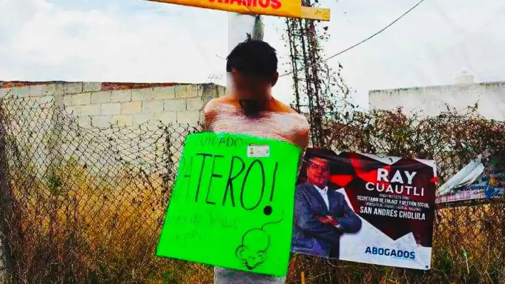 Habitantes de San Andrés Cholula emplayaron a ladrón en un poste de luz