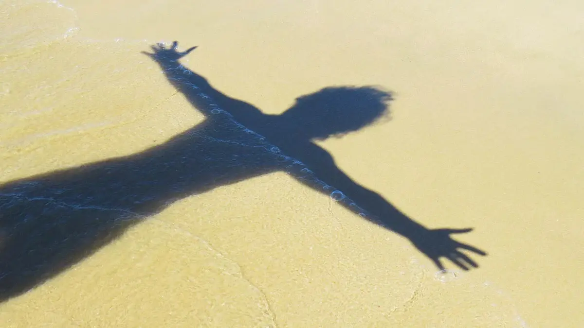 Extranjeros practican nudismo ilegal en estas playas de México