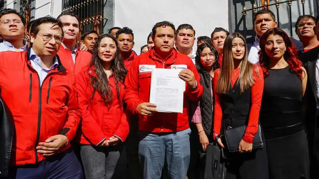 Militantes priistas exigen a diputados “chapulines” de Puebla, separarse del cargo