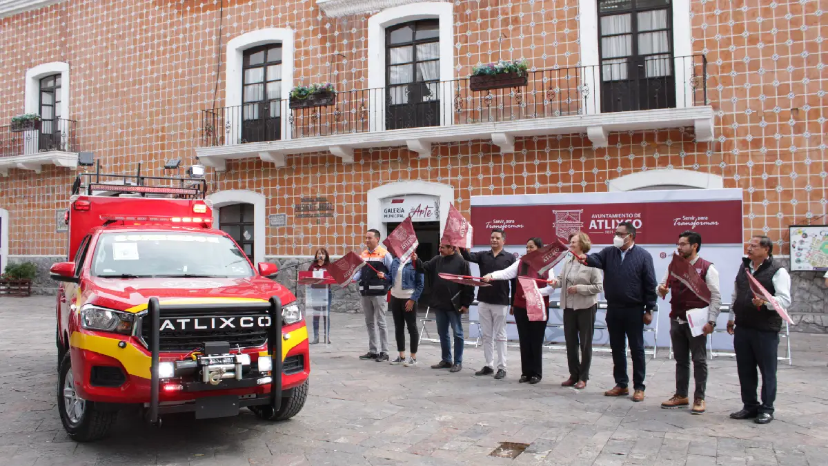 Ariadna Ayala entrega unidad ligera de ataque rápido para garantizar respuesta oportuna a emergencias por parte de protección civil de Atlixco