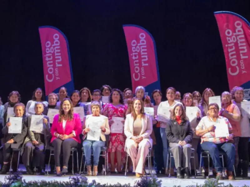 SMDIF entrega 354 constancias por participar en cursos de ICATEP