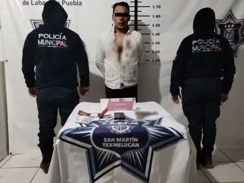 La SSP de San Martín Texmelucan detiene a masculino por probable robo de motocicleta y portación de arma de fuego sin licencia