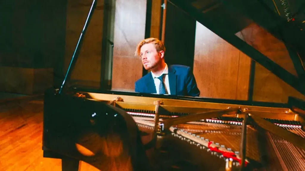 El famoso pianista Liam Furdyna ofrecerá un concierto gratuito en Puebla