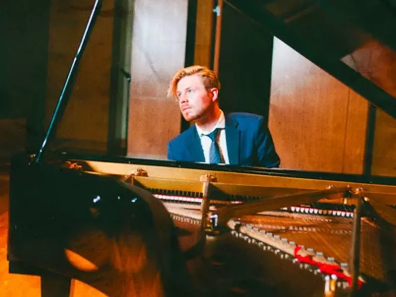 El famoso pianista Liam Furdyna ofrecerá un concierto gratuito en Puebla