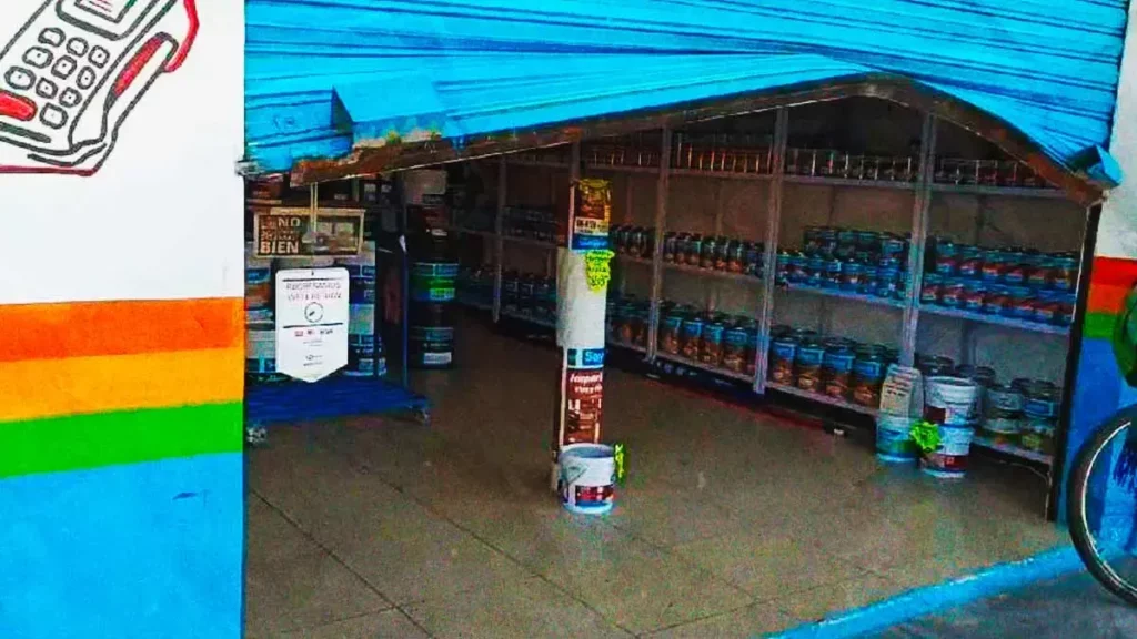 Delincuentes dan cortinazo y saquean negocio de pinturas Sayer en Cuautlancingo