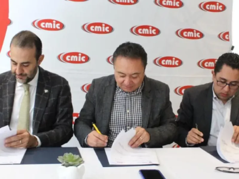 Ayuntamiento de Puebla firma convenio de colaboración con la CMIC y OXXO