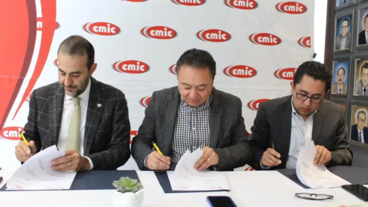 Ayuntamiento de Puebla firma convenio de colaboración con la CMIC y OXXO