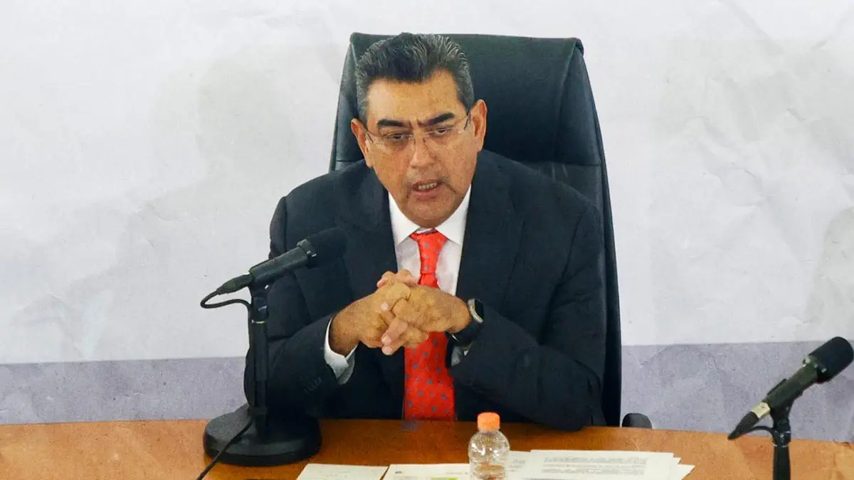 Sergio Salomón Céspedes entrega al Congreso de Puebla nueva reforma a Ley del Notariado