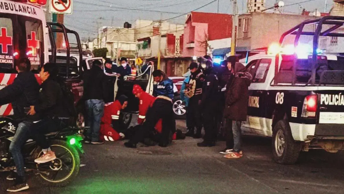 Policía municipal murió en choque de patrulla contra pipa de gas en Tepeaca