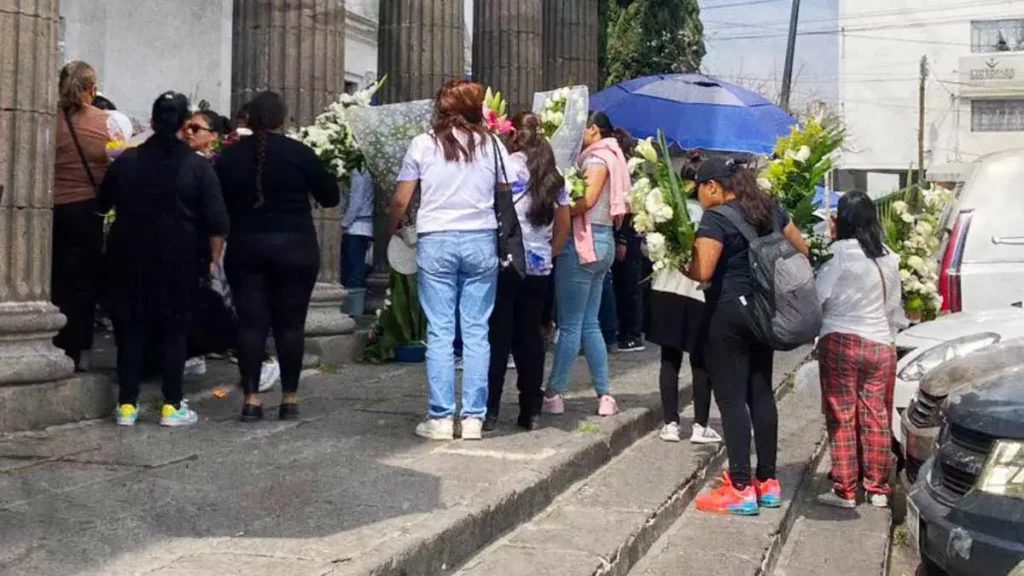 Despiden a Karina en el Panteón Municipal de Puebla; fue víctima de feminicidio